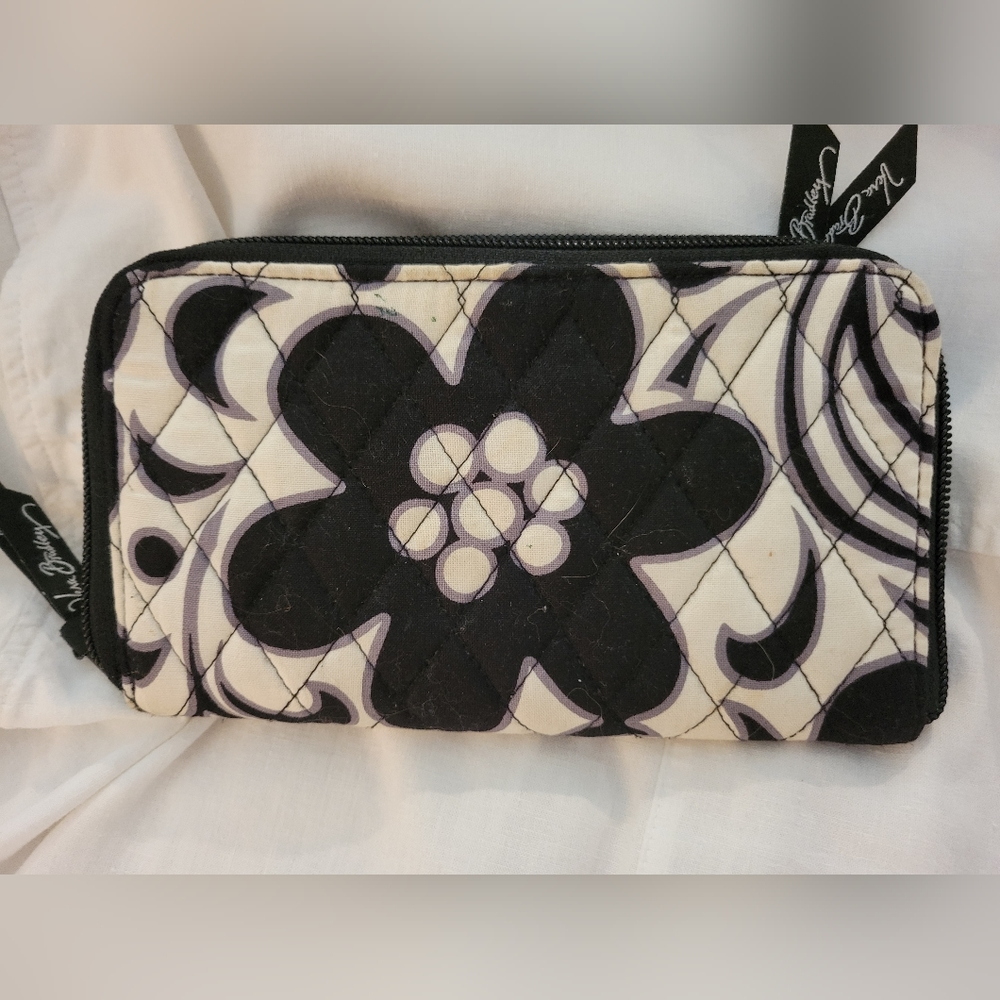Vera Bradley Black and White Floral Phone Case Set EUC - Picture 5 of 9